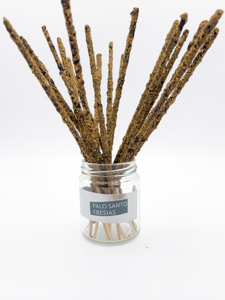 Sah. Naturales “palo santo fresias