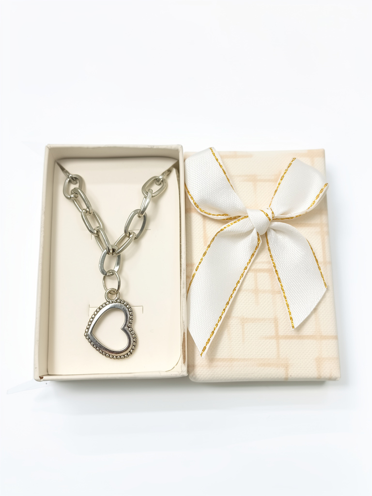 Bolsita1: pulsera bijou corazón + caja blanca 5000