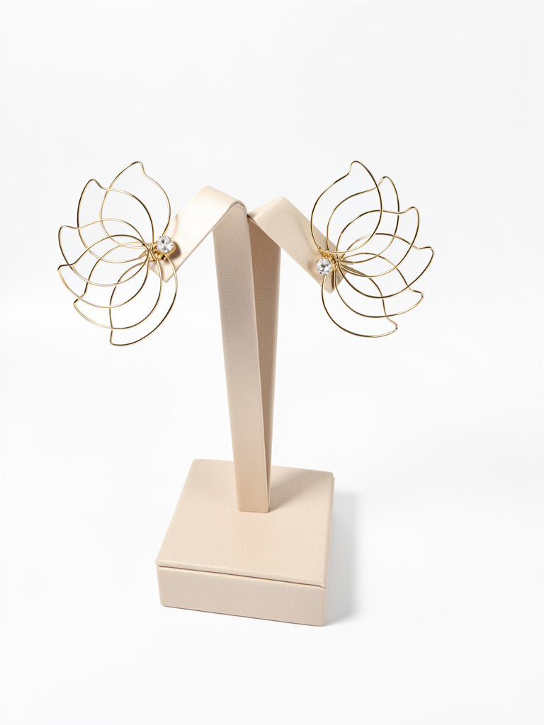 Aros flor magnolia alambre y circonia
