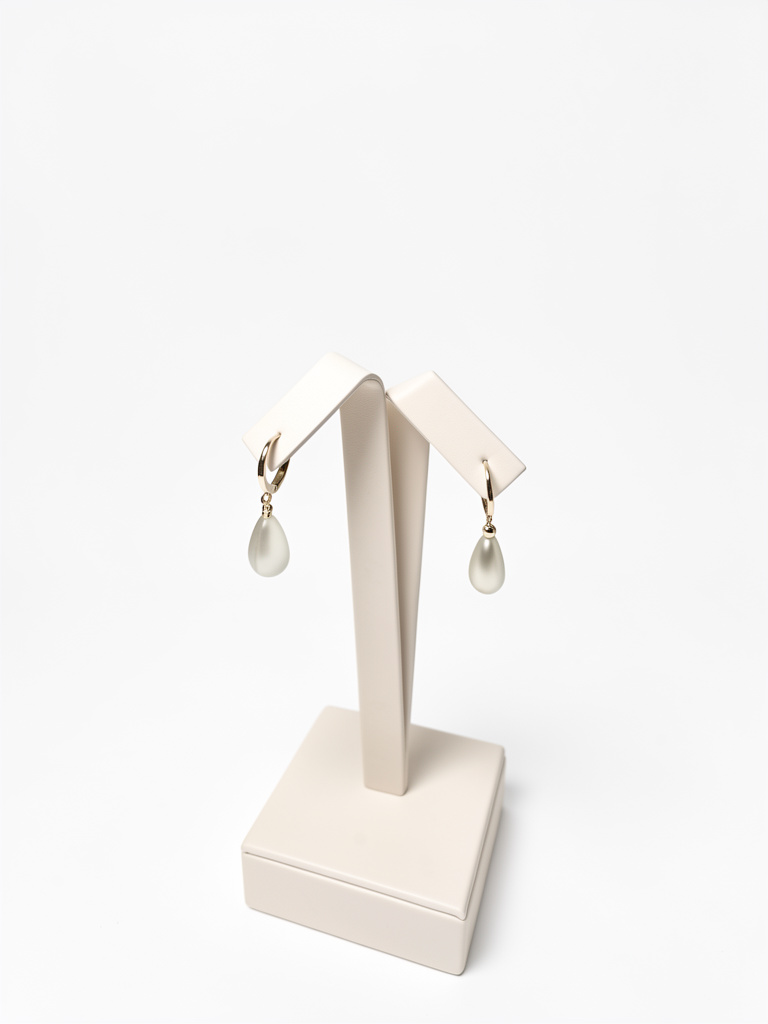 Aros huggie con perla gota