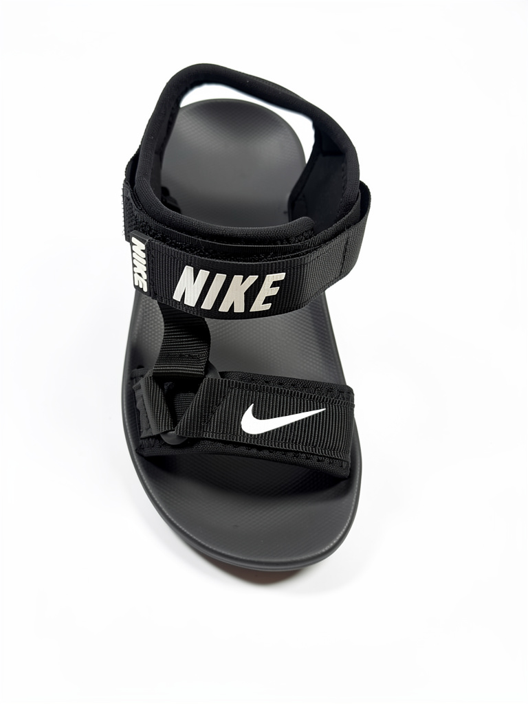 Carlos vives Nike negras
