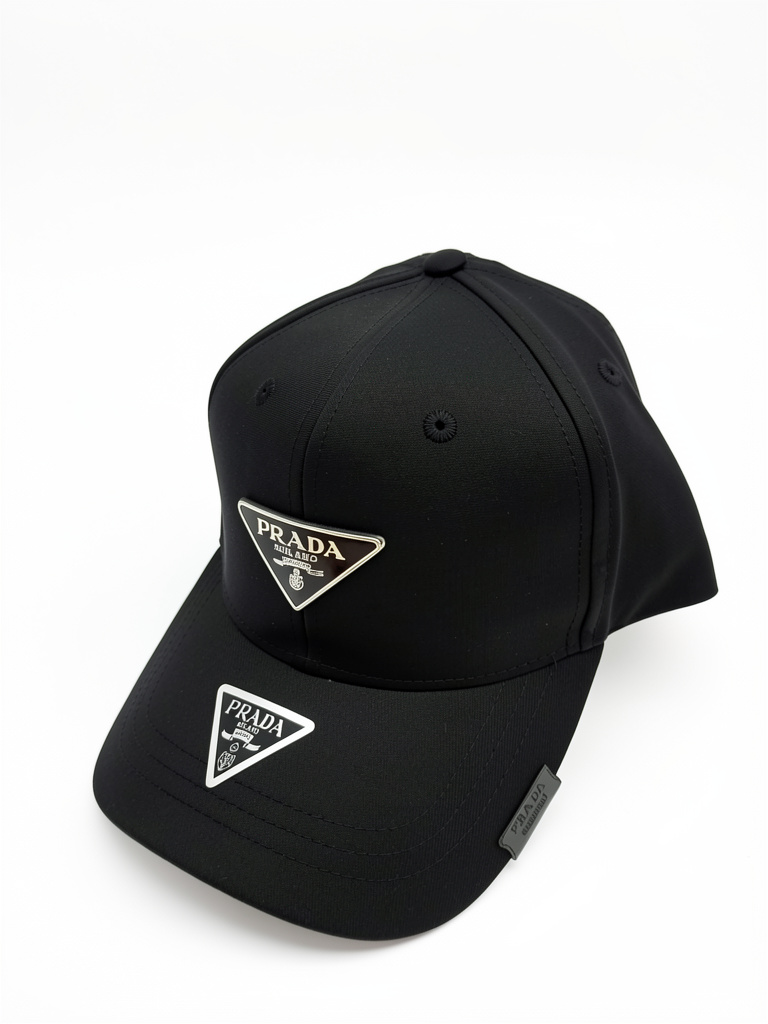 Prada gorra negra