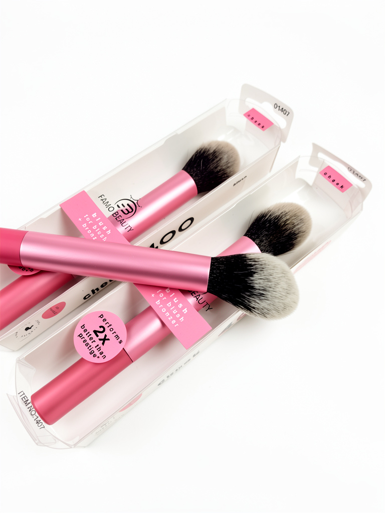 BROCHA P/RUBOR FAMO BEAUTY