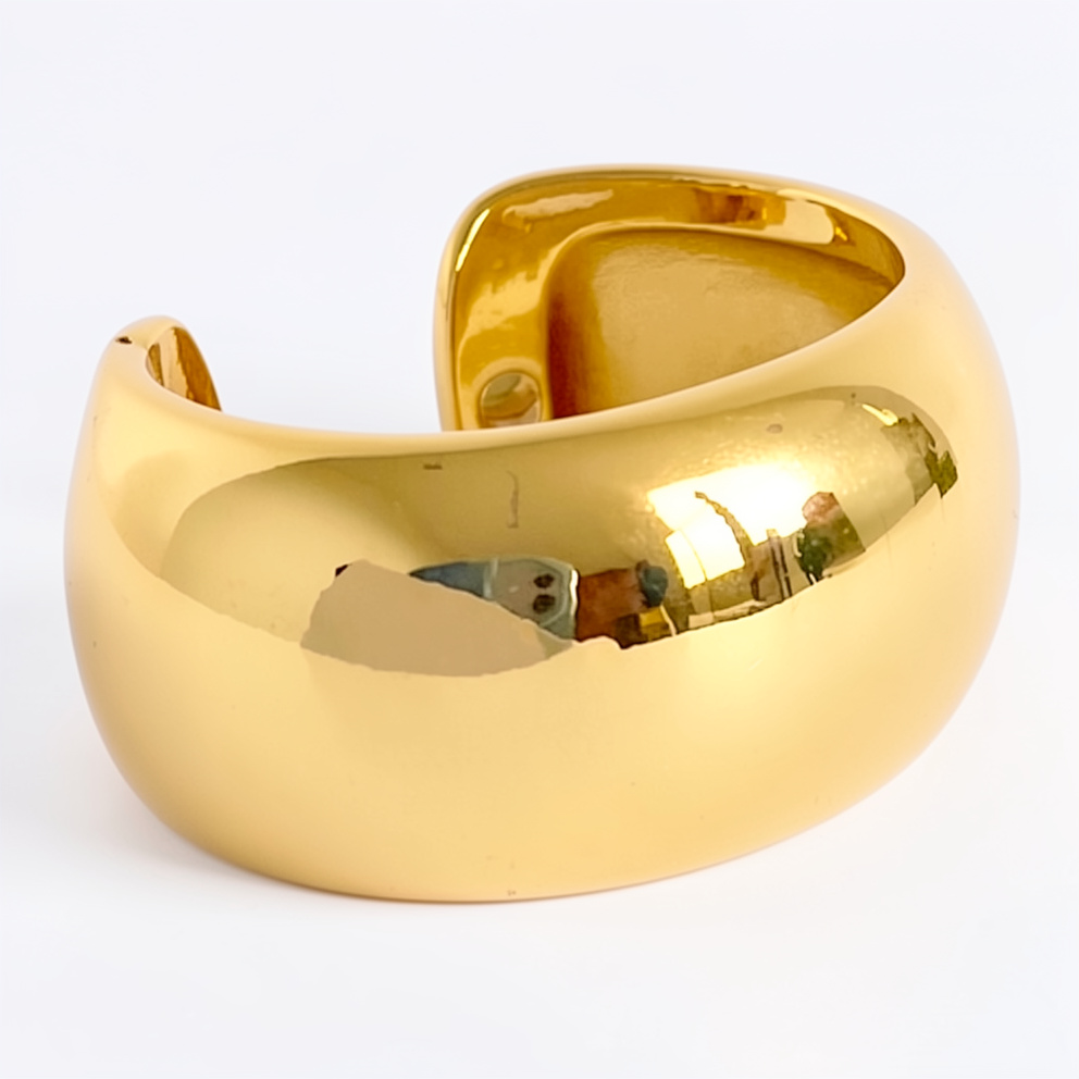 Earcuff dorado liso mediano - 868