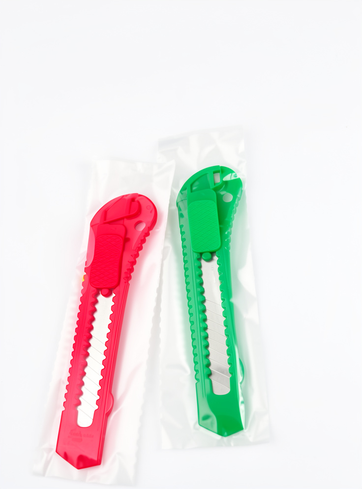 Bisturi grande plastico