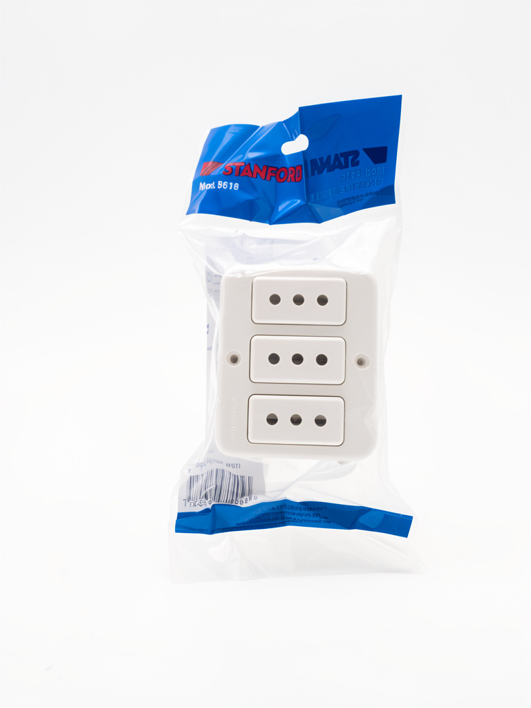 Enchufe triple sobreponer 10A
