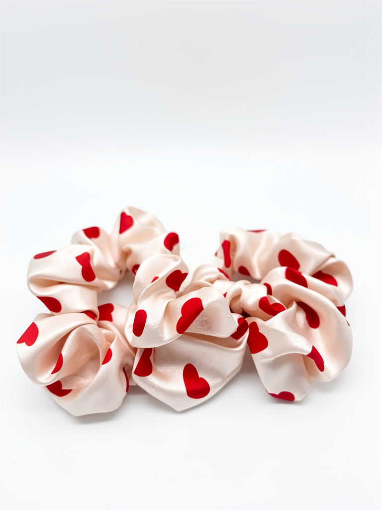 Scrunchie satin corazones
