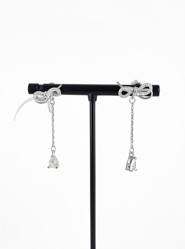 Aretes largos de laso