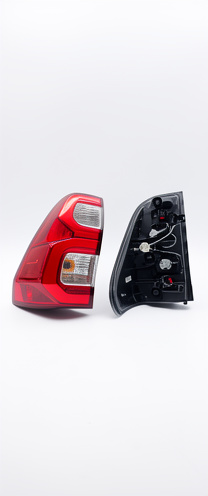 Hilux 21 Led DEPO derecho posterior faro con soquetes