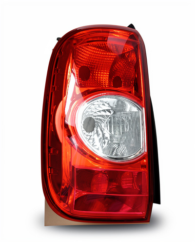 Duster 13 China derecho posterior faro