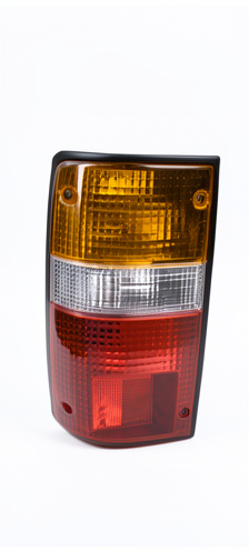 Hilux 89 China derecho posterior faro