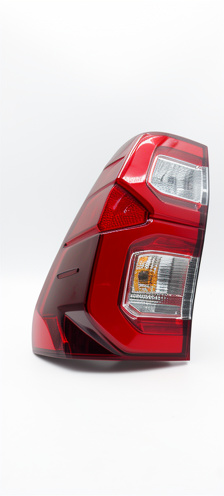 Hilux 21 básico R Rocco China posterior faro
