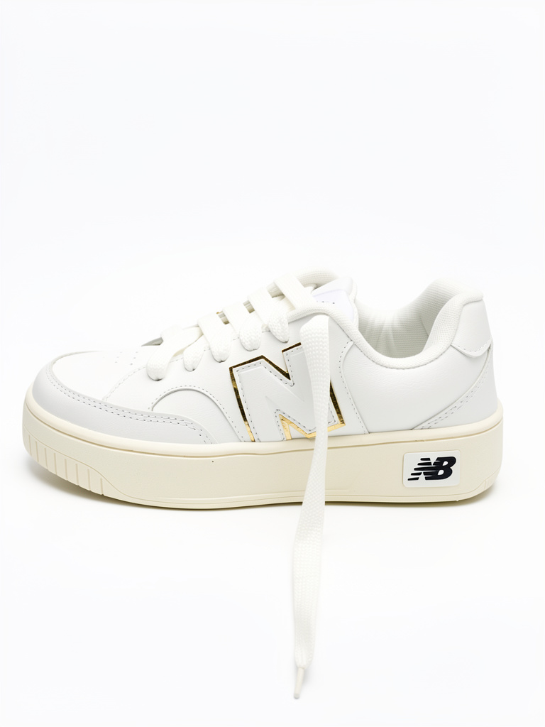 New Balance blancas c/ dorado urbanas