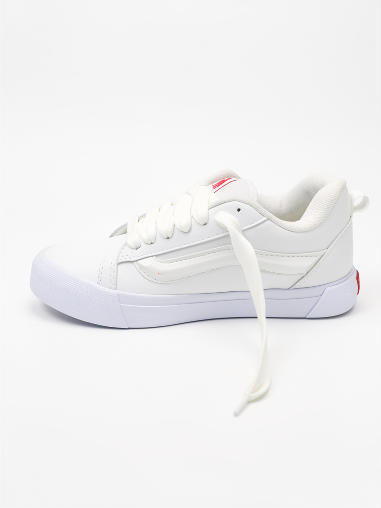 Vans blancas urbanas