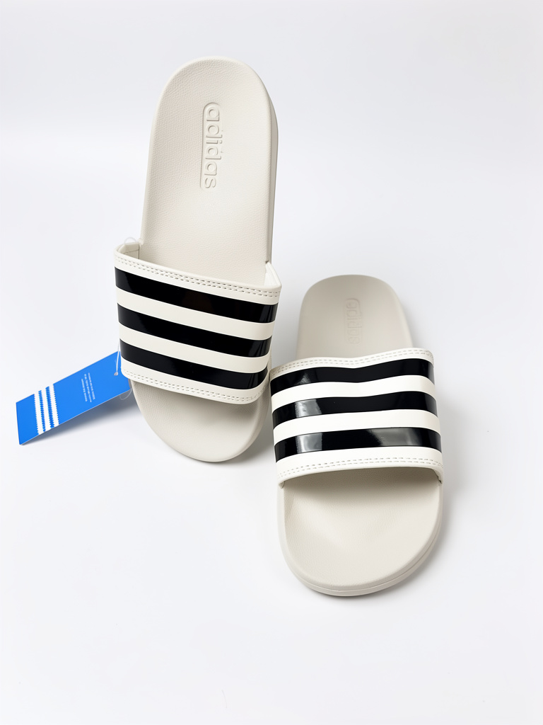 Adidas blancas 3 líneas negras