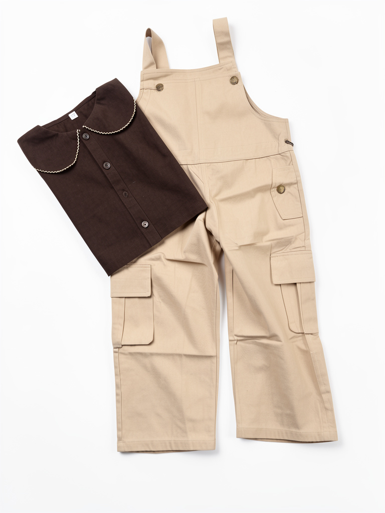 Pantalón  tipo overol con blusa