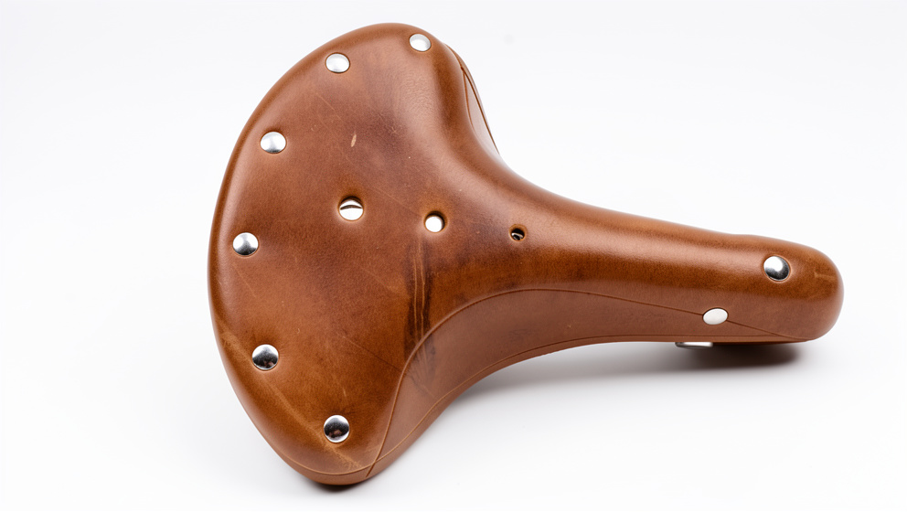 ASIENTO PASEO HAWK CUERO CON RESORTES CAFE