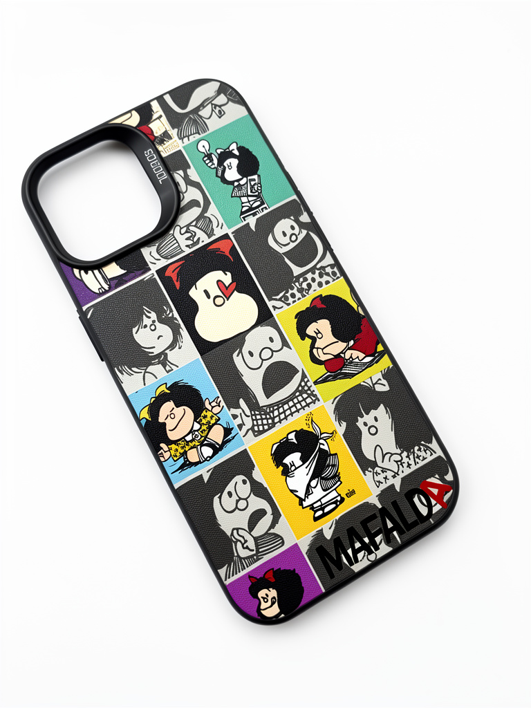 iPhone 15 normal Mafalda case negro