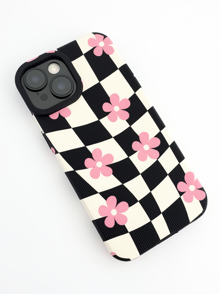 iPhone 15 normal Case ajedrez flores negro rosado