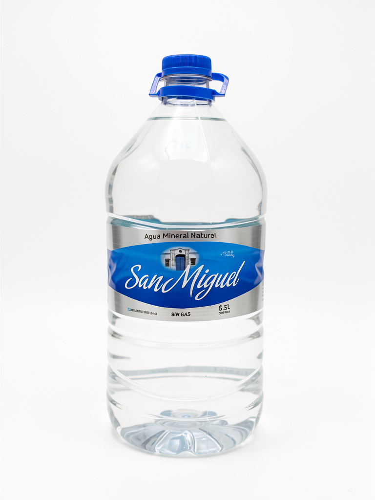 Agua mineral San Miguel por 6 litros y medio