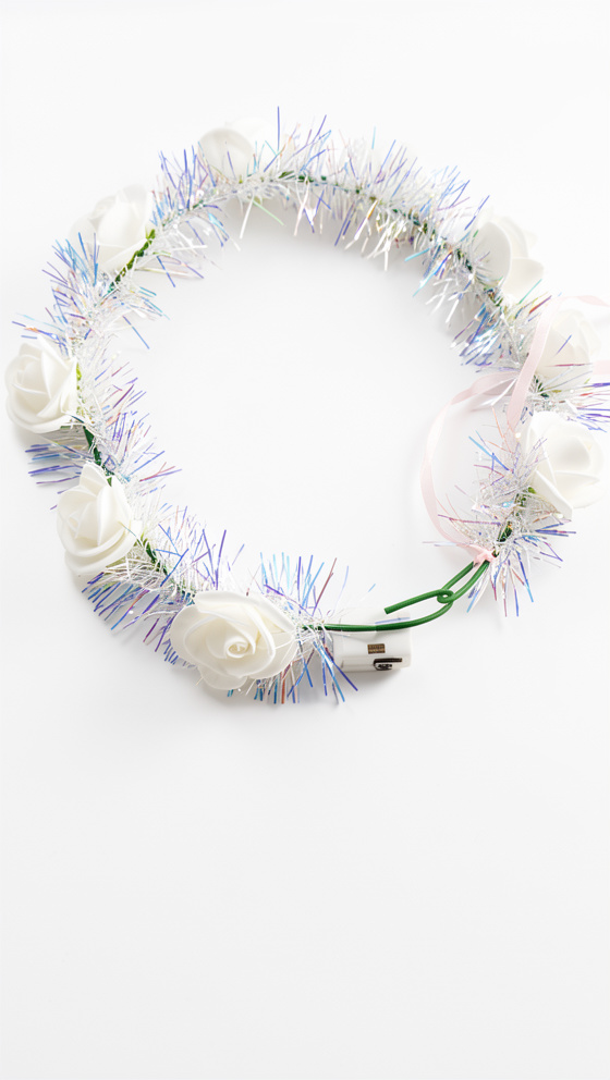 CORONA CON FLORES BLANCA C/ LUZ