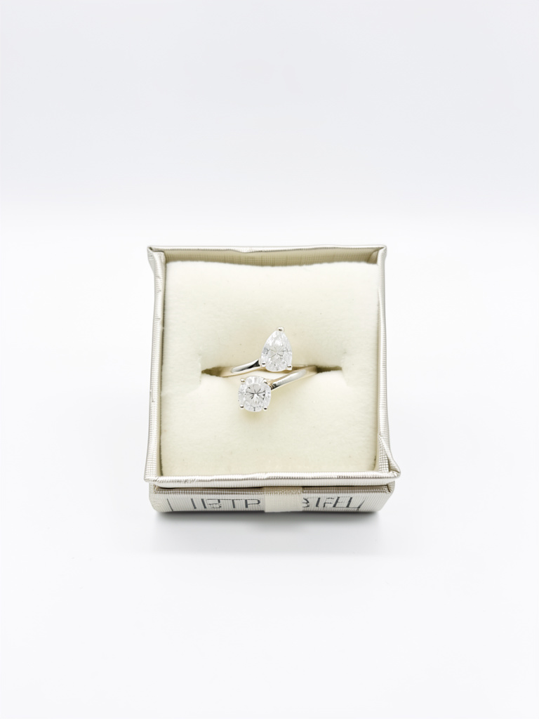 Anillo piedras blancas ajustable