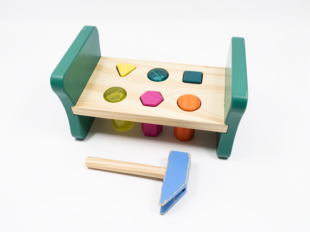 Montessori martillo y bloque