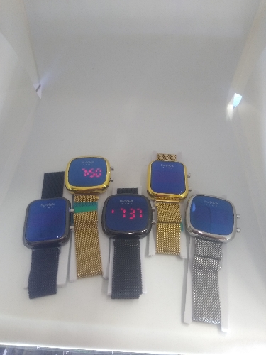 Relojes LED Imantados