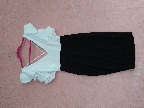 Vestido negro con blanco