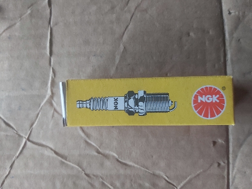 Bujía ax100 NGK