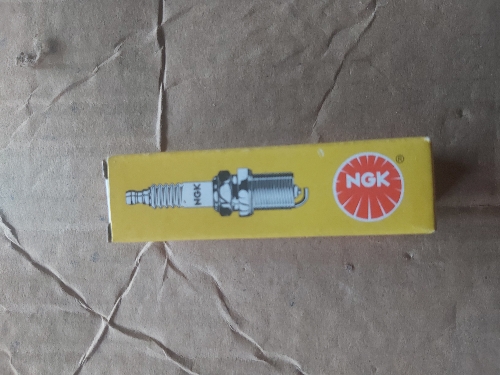 Bujía fina NGK