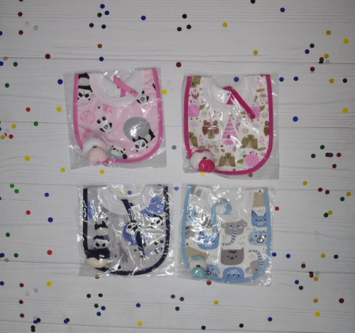PA0116 BABERO ESTAMPADO CON PORTACHUPETE "ANILEM"