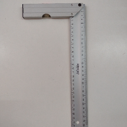 Escuadra mealica con nivel 30cm