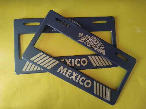 Portaplacas dorada México