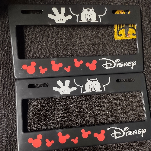 Portaplacas Mickey saludando