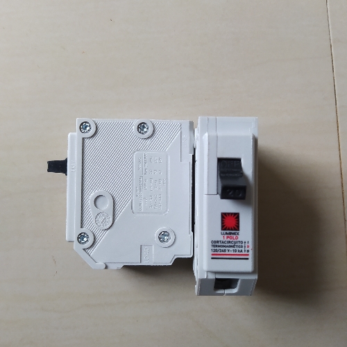 Breaker luminex 1x15 amp enchufable