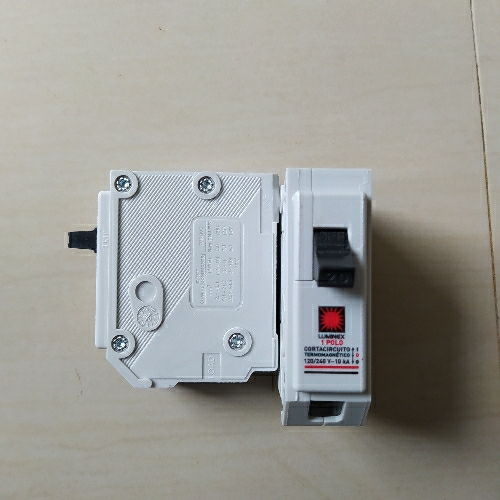 Breaker luminex 1x30 amp enchufable