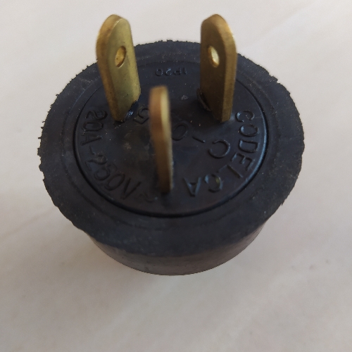Clavija tripolar 20 A 220v C-005 codelca