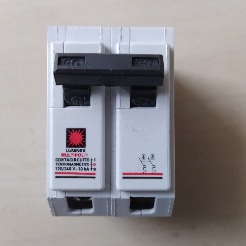 Breaker luminex 2x15 enchufable
