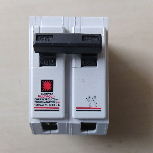 Breaker luminex 2x40 amp enchufable