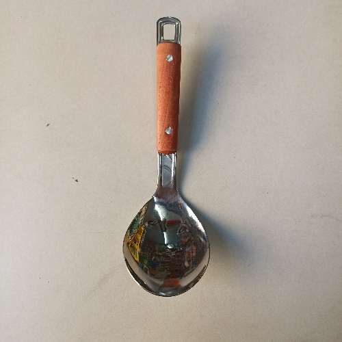 Cucharón chico con mango de madera