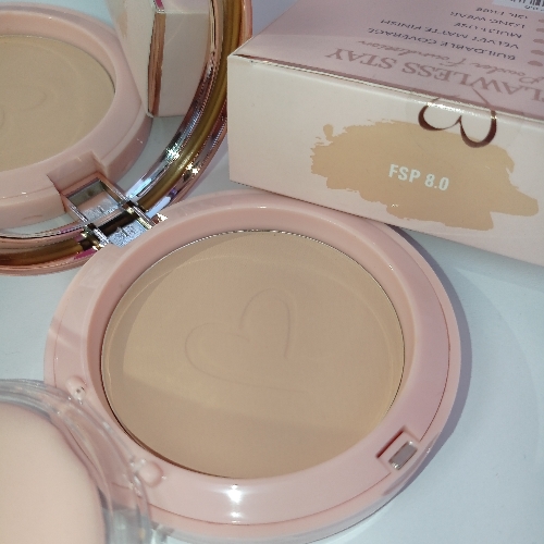 #8 Flawess stay powder foundation
