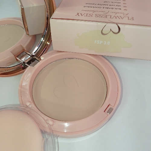 #3 Flawess stay powder foundation