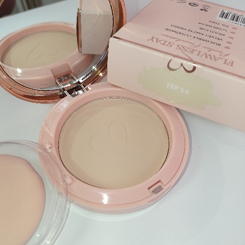 #5 Flawlees stay powder foundation