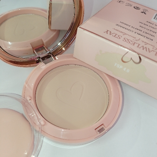 #4 Flawless stay powder foundation