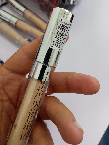 Corrector light yellow aoa