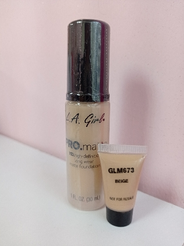 Beige | base pro Matte LA girl