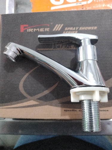 Llave lavamano metalico