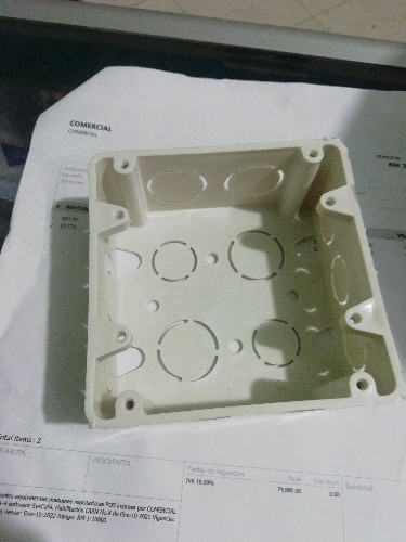 Caja 4x4 plástica