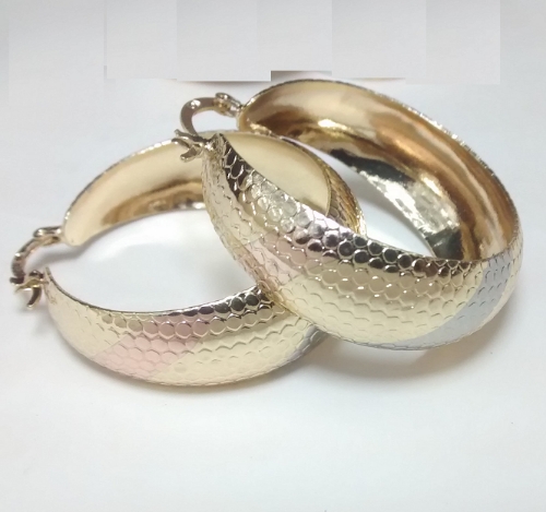 ARGOLLA EN LAMINADO LABRADA TIPO CANDONGA CON FRANJAS EN CARTIER MEDIANA ALD000119